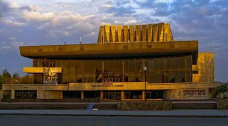 Одесский театр покажет спектакль онлайн из-за карантина