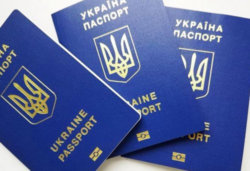 С 1 марта поездки в РФ для украинцев теперь только по загранпаспорту
