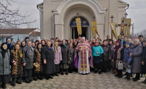 В Арцизе Торжество Православия отметили крестным ходом и коллективной молитвой
