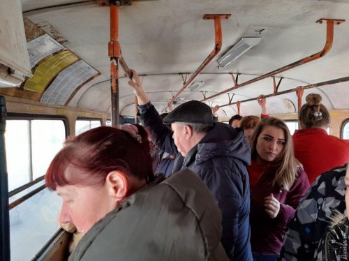 В Одессе вводятся новые ограничения на поездки в общественном транспорте: не больше 10 человек в троллейбусе и трамвае