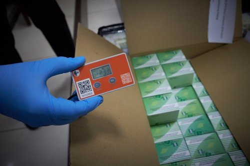 Более 250 тысяч тестов на коронавирус доставили в Украину из Китая (фото)
