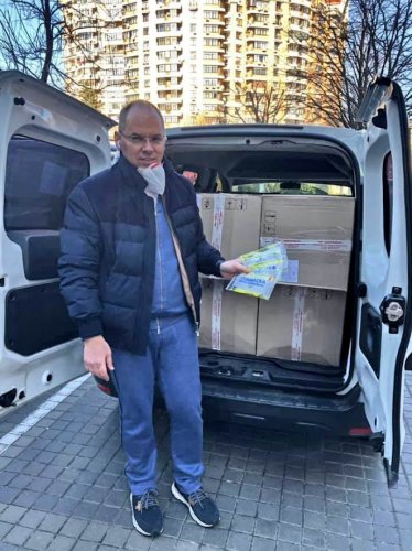 Экс-губернатор Степанов передал 1000 защитных костюмов для медиков одесской инфекционки
