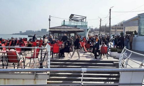 Одесса во время карантина: толпы у моря и пикники на Трассе здоровья