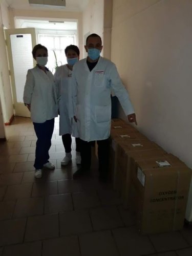 По больницам Одессы и области волонтеры развозят защиту для медиков от коронавируса