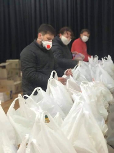 Волонтеры БФ «Добрый самарянин» приняли 10 машин продуктов для нуждающихся. Нужны свободные руки