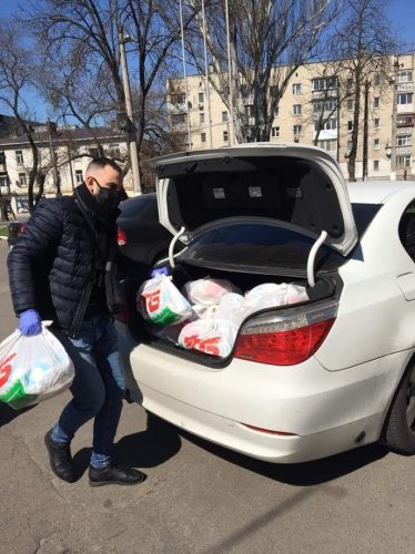 Волонтеры БФ «Добрый самарянин» приняли 10 машин продуктов для нуждающихся. Нужны свободные руки