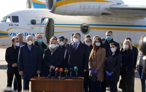Украина отправила 20 медиков в Италию