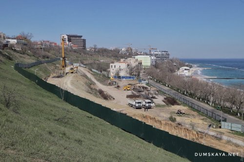 В Одессе у моря активно начали строить высотки (фото)