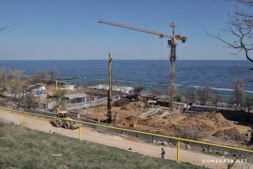 В Одессе у моря активно начали строить высотки (фото)