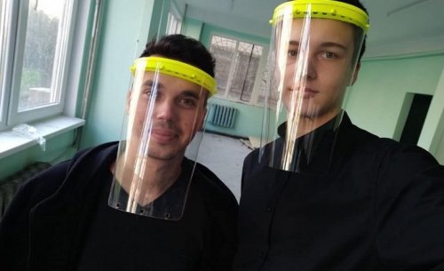 Одесские студенты делают щитки для медиков (фото)
