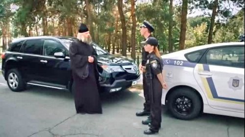 Полиция оштрафовала священников, которые допустили столпотворение в церквях