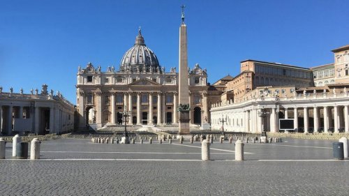 Как отпраздновали Пасху в Ватикане, Италии и Германии во время карантина