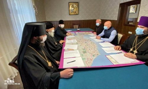 Труханов и священники УПЦ МП выбрали места освящения пасок на выезде
