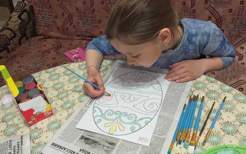 В Болградском районе дети создавали писанки
