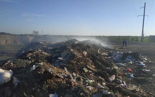 В Болградском районе продолжают жечь мусор и тростник (фотофакт)