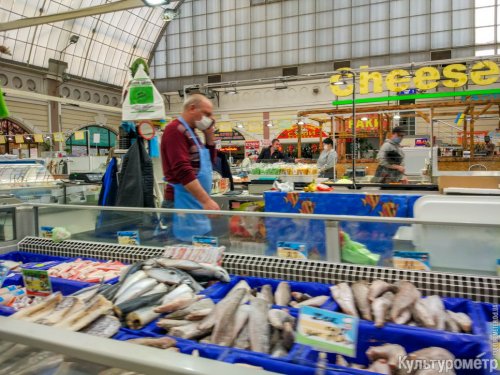 Как выглядит и что продают на закрытом Привозе сегодня (фото)