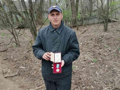 Президент Зеленский наградил одесского пожарного орденом «За мужество»