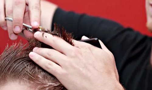 В Одесской области оштрафовали парикмахера на 17 тысяч гривен за нарушение карантина — сдала мастера клиентка после стрижки