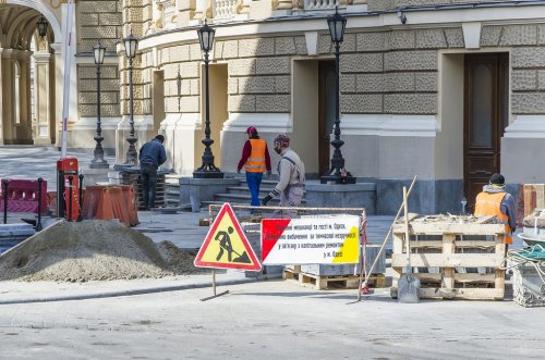 Возле одесского Оперного театра ведутся ремонтные работы (фото)