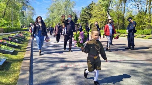 В Одессе на 9 мая нарядились в советскую военную форму дети и взрослые