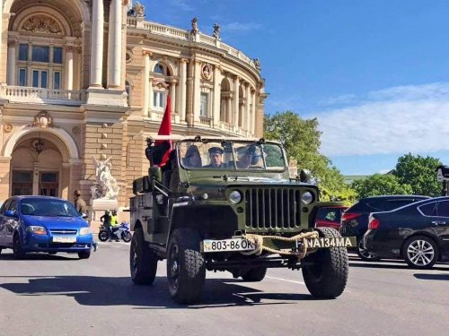В Одессе все-таки провели автопробег-парад с красными флагами к 9 мая (фото)