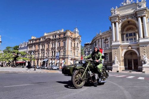 В Одессе все-таки провели автопробег-парад с красными флагами к 9 мая (фото)