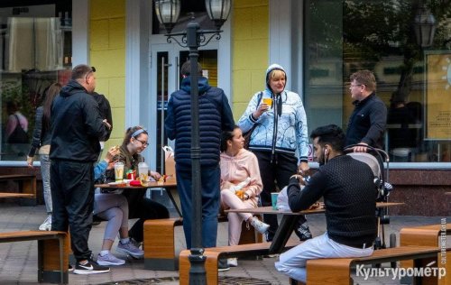 В центре Одессы стало многолюдно перед смягчением карантина (фото)