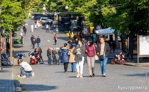 В центре Одессы стало многолюдно перед смягчением карантина (фото)