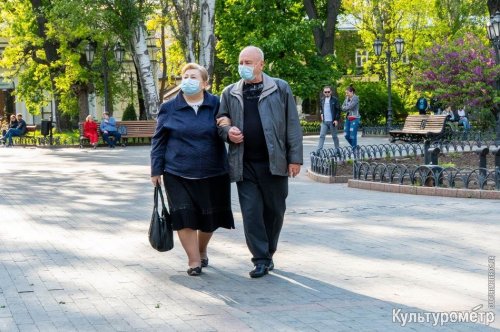 В центре Одессы стало многолюдно перед смягчением карантина (фото)