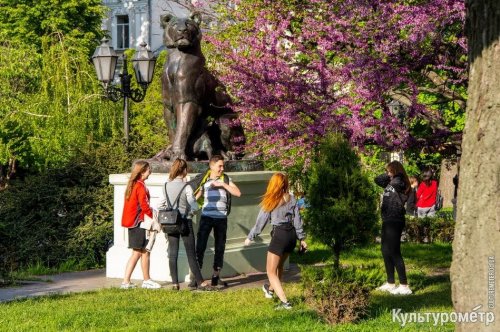 В центре Одессы стало многолюдно перед смягчением карантина (фото)