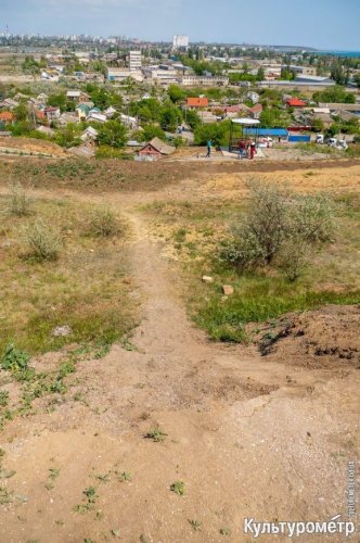 На Жеваховой горе в Одессе появилась огромная надпись (фото)