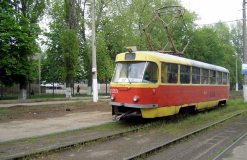 Трамвай №13 возобновил свою работу после реконструкции перекрестка на проспекте Небесной Сотни