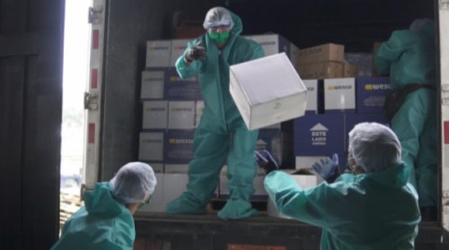 Закупленные еще в апреле костюмы биозащиты для медиков только сейчас доставили в Украину