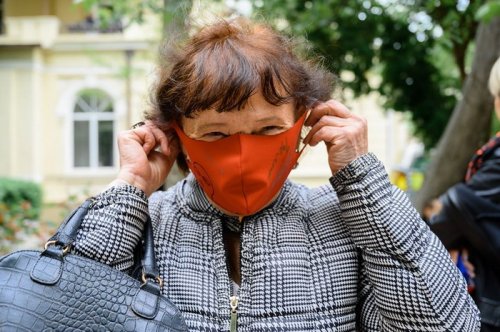 В Одесском музее художники писали на защитных масках (фото)