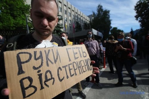 Одесского активиста Стерненко признали потерпевшим в деле о нападении на него