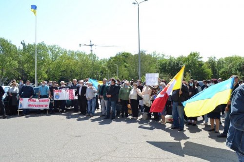 Не учли мнение людей: жители южных районов протестовали под стенами Одесской ОГА (фото)