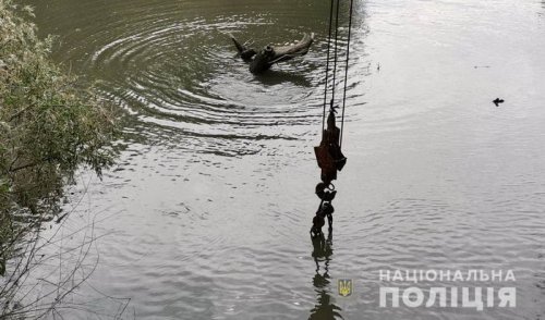 Под Одессой рыбаки утонули в машине
