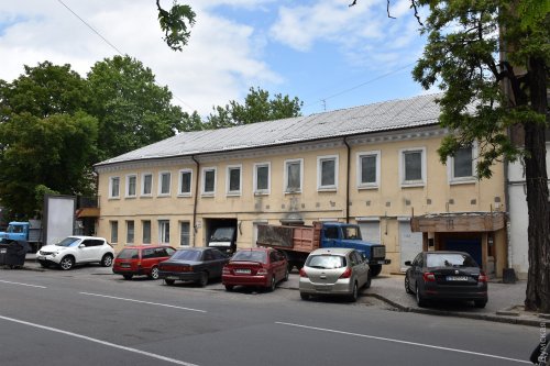 На незаконную реконструкцию одного из старейших зданий Одессы пожаловались в прокуратуру и полицию