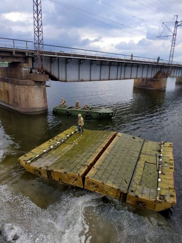 Военные из Одесской области построили понтонную переправу вместо рухнувшего моста