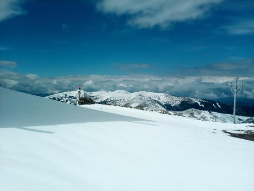 В первый день лета Карпаты засыпало снегом (фото)