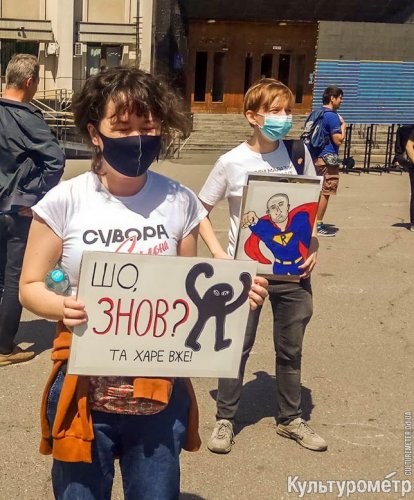 Сотни одесситов пришли поддержать директора Худмузея Ройтбурда на митинге (фото)