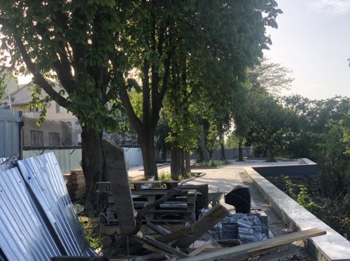 Ремонт бульвара Жванецкого застопорился: работы не проводятся больше месяца
