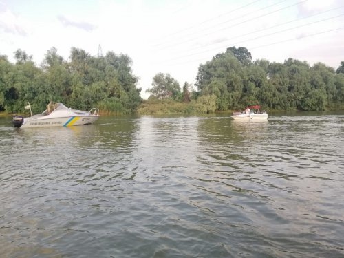 Увлеклись рыбалкой: на реке Дунай задержали румынскую моторную лодку