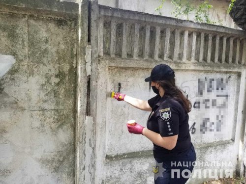 Стоп наркотики: в Белгороде-Днестровском закрасили около полсотни надписей с пагубной рекламой