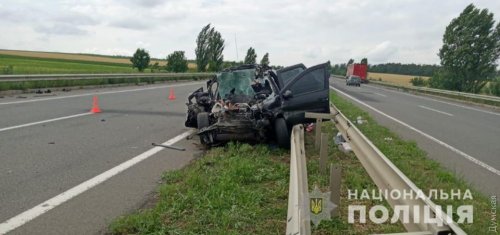На трассе Одесса-Киев внедорожник столкнулся с грузовиком: двое погибших