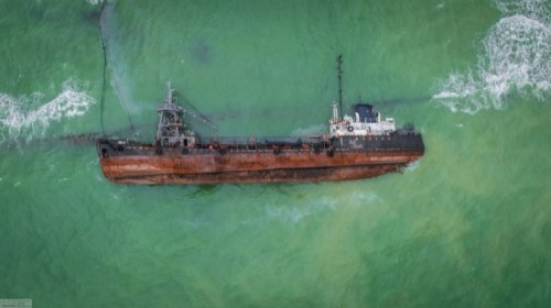 На затонувшем возле Одессы танкере «Делфи» произошел разлив топлива