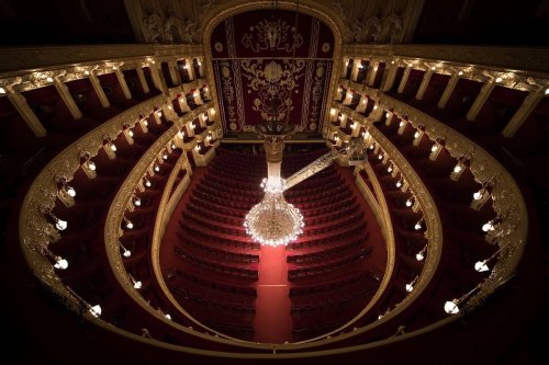 Одесский фотограф показал удивительные кадры Оперного театра снаружи и изнутри