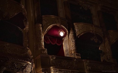 Одесский фотограф показал удивительные кадры Оперного театра снаружи и изнутри