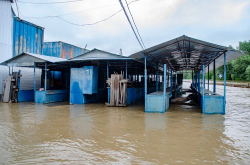 На Буковине в результате паводка затопило крупнейший рынок – аналог одесского «7 км»