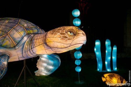В одесском парке появились 150 светящихся фигур животных и сказочных персонажей (фото)